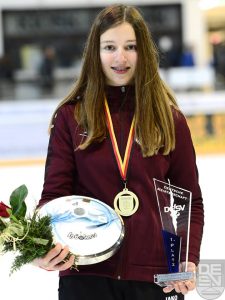 Spöckner Eisstöcke -Anna Hinteraicher Deutsche Meisterin U16- stocksport-spoeckner.de